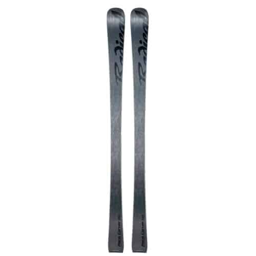 Der Radical Race Carver Ski 4.0 ist der sportlichste Pistenski unserer Kollektion und überzeugt mit zeitlosem Design.